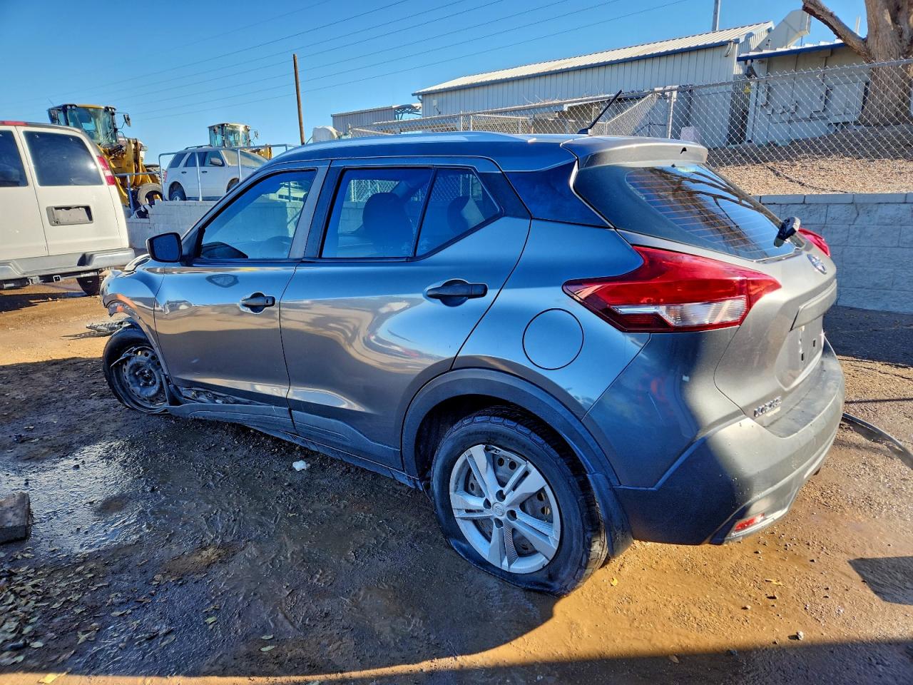 2019 NISSAN KICKS S photo 3