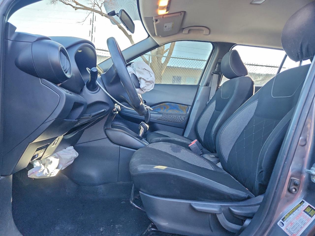 2019 NISSAN KICKS S photo 13