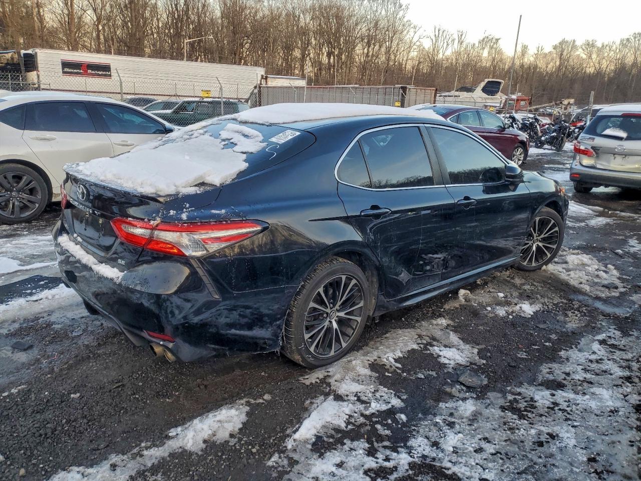 2018 TOYOTA CAMRY L photo 3