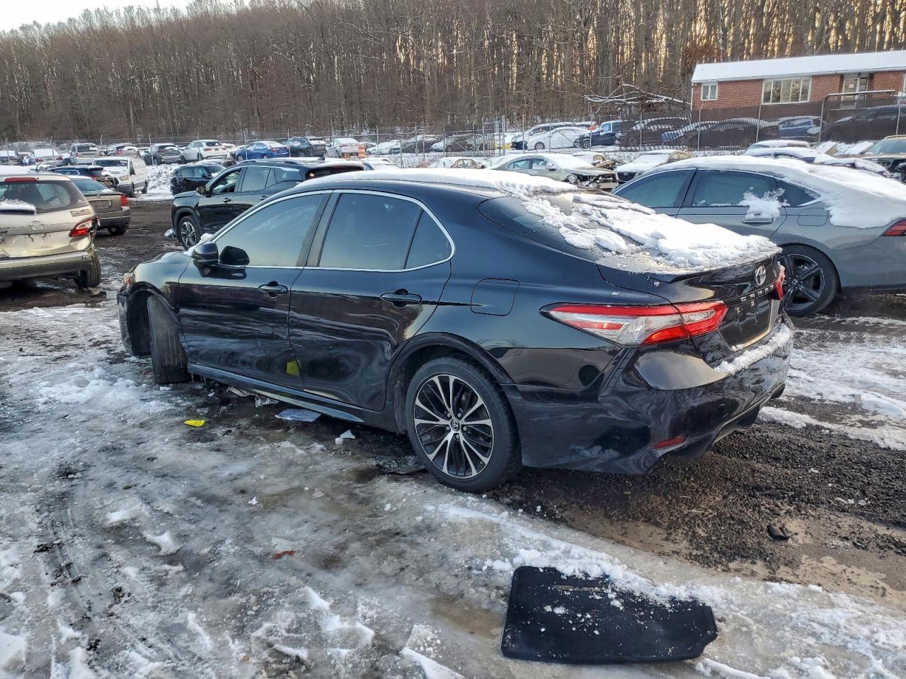 2018 TOYOTA CAMRY L photo 2