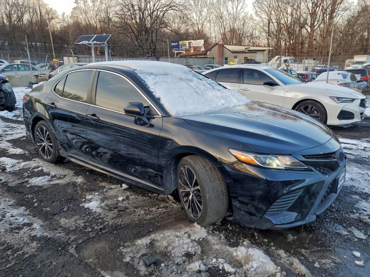 2018 TOYOTA CAMRY L photo 4