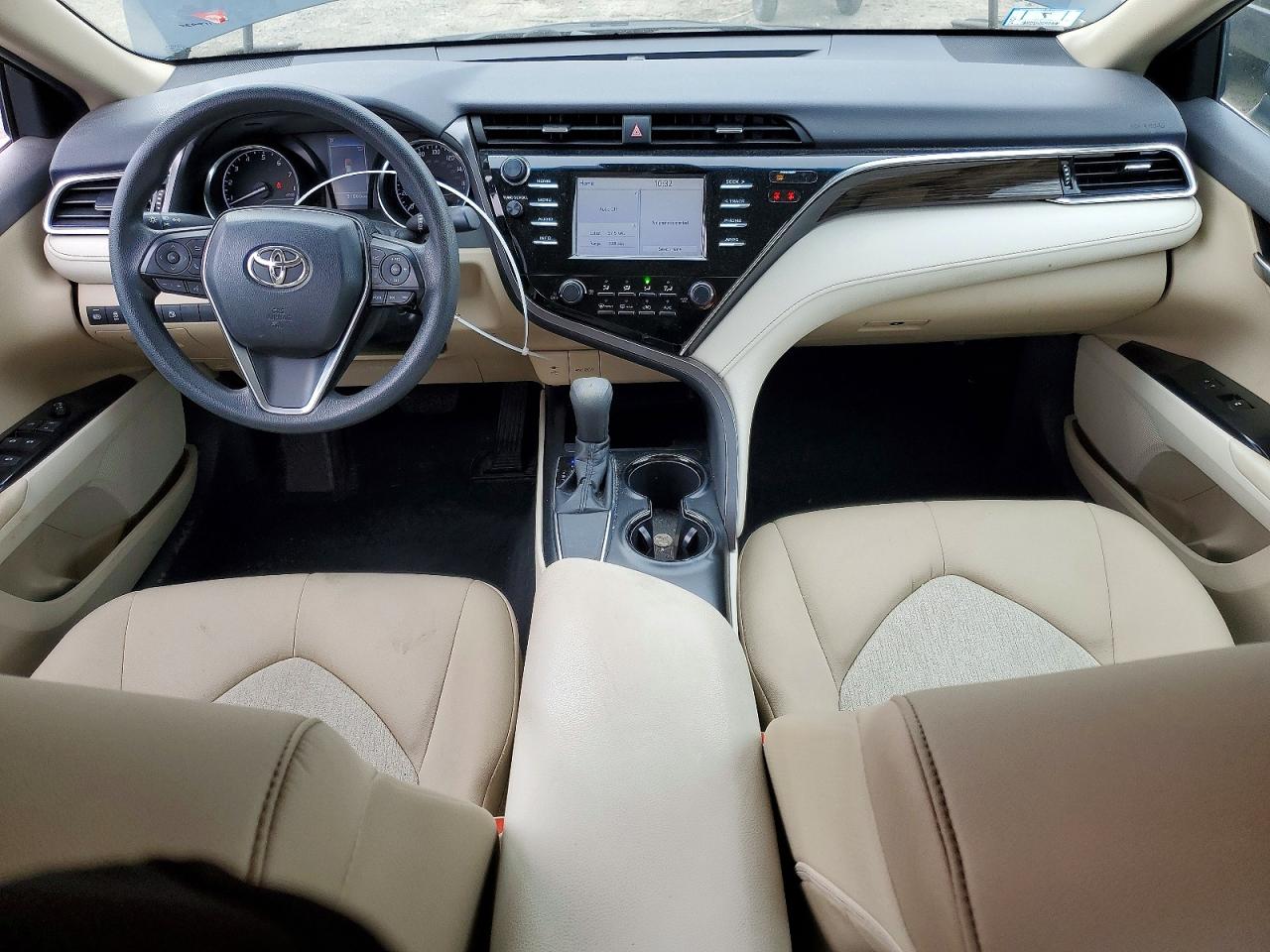 2018 TOYOTA CAMRY L photo 15
