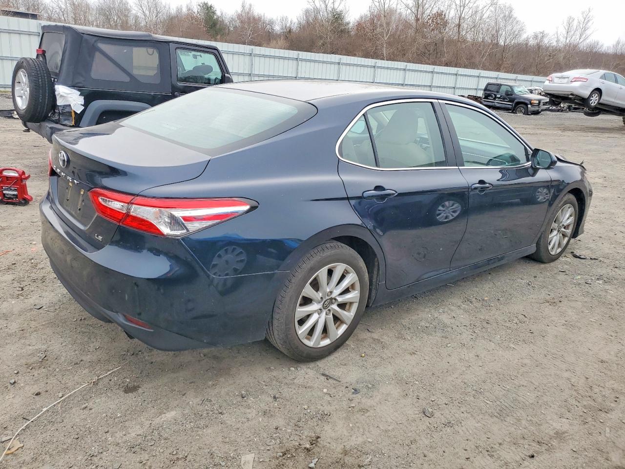 2018 TOYOTA CAMRY L photo 5
