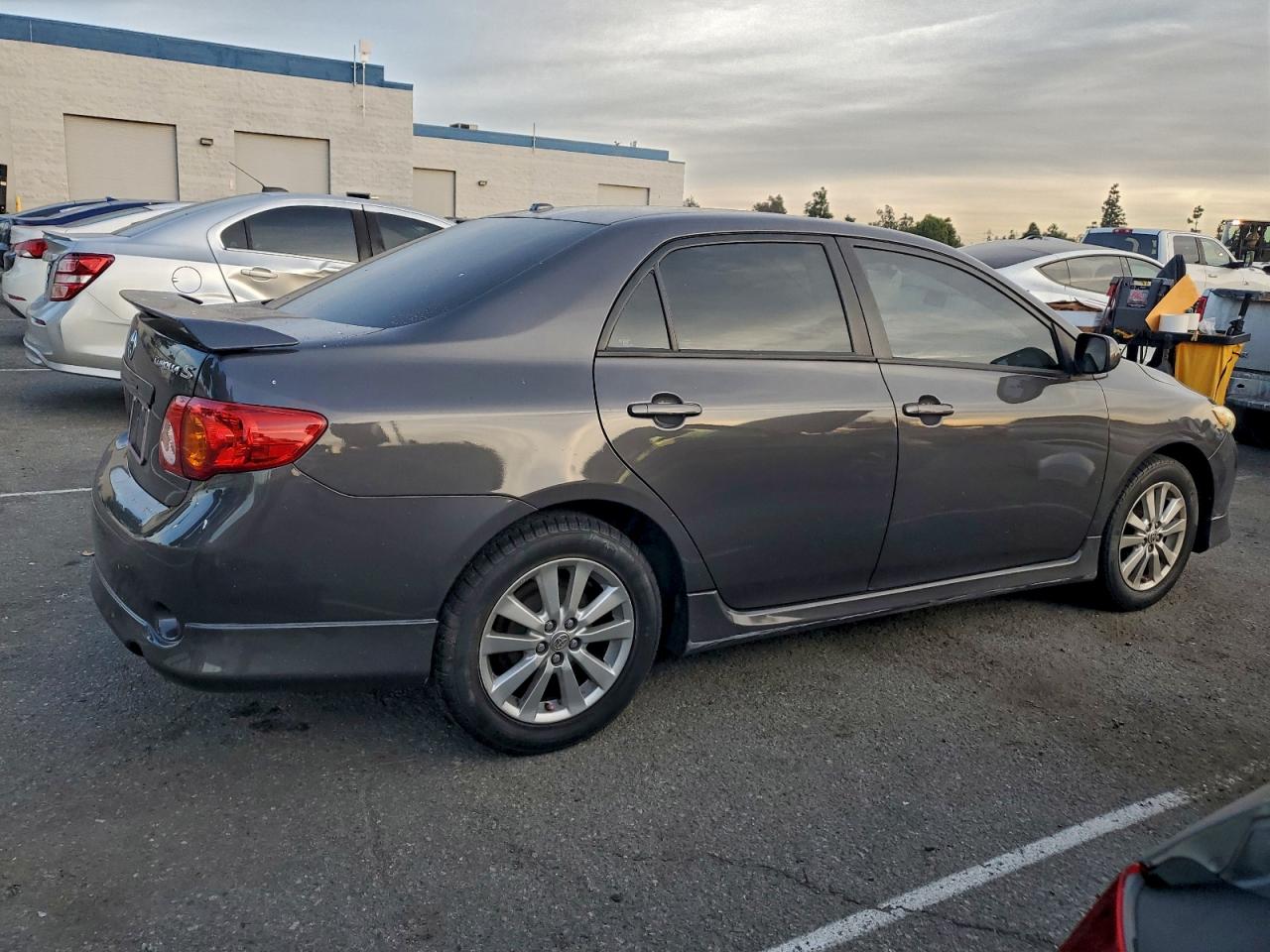 2010 TOYOTA COROLLA BASE photo 3