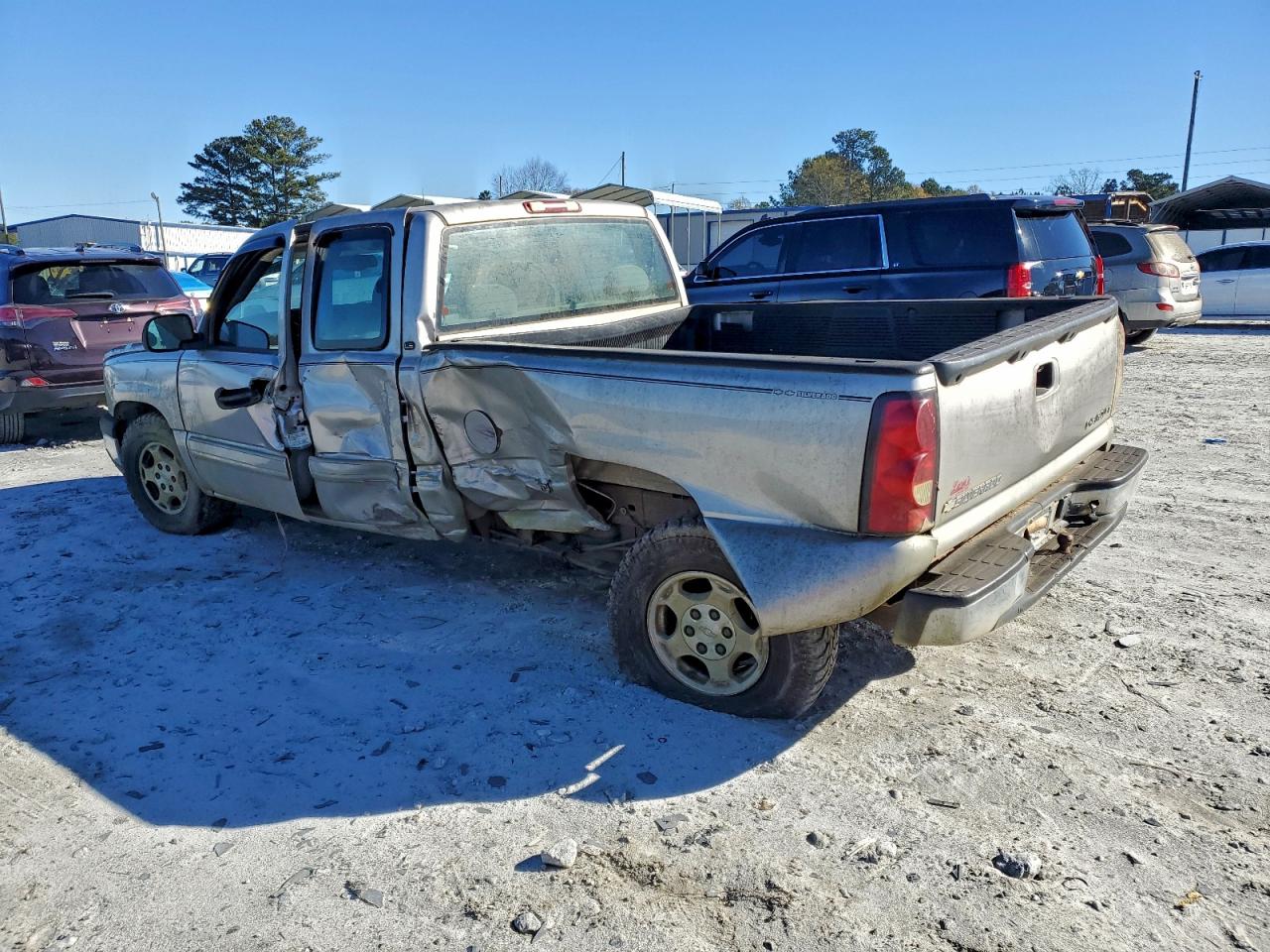 2004 CHEVROLET SILVERADO C1500 photo 3