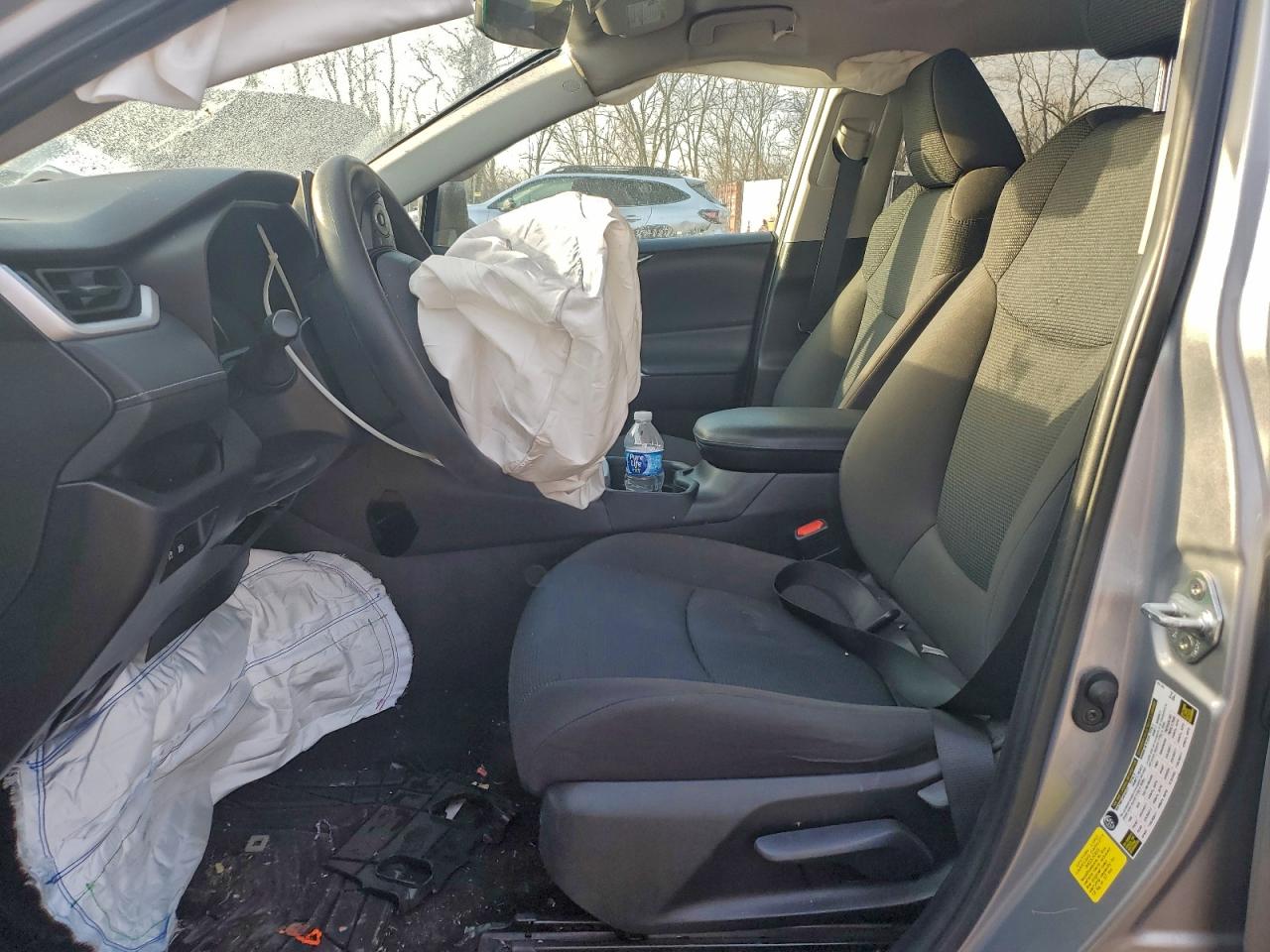 2021 TOYOTA RAV4 LE photo 7