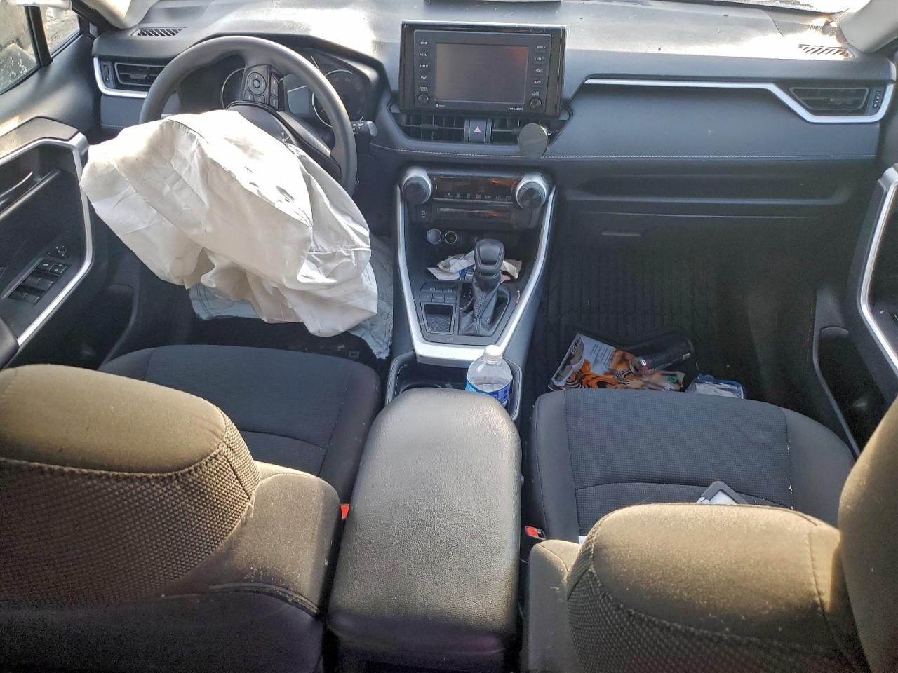 2021 TOYOTA RAV4 LE photo 8