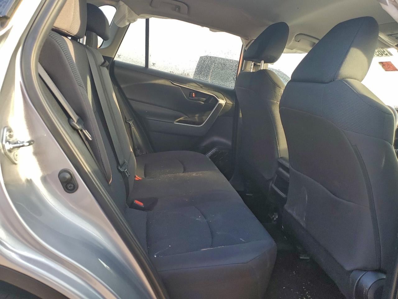 2021 TOYOTA RAV4 LE photo 11