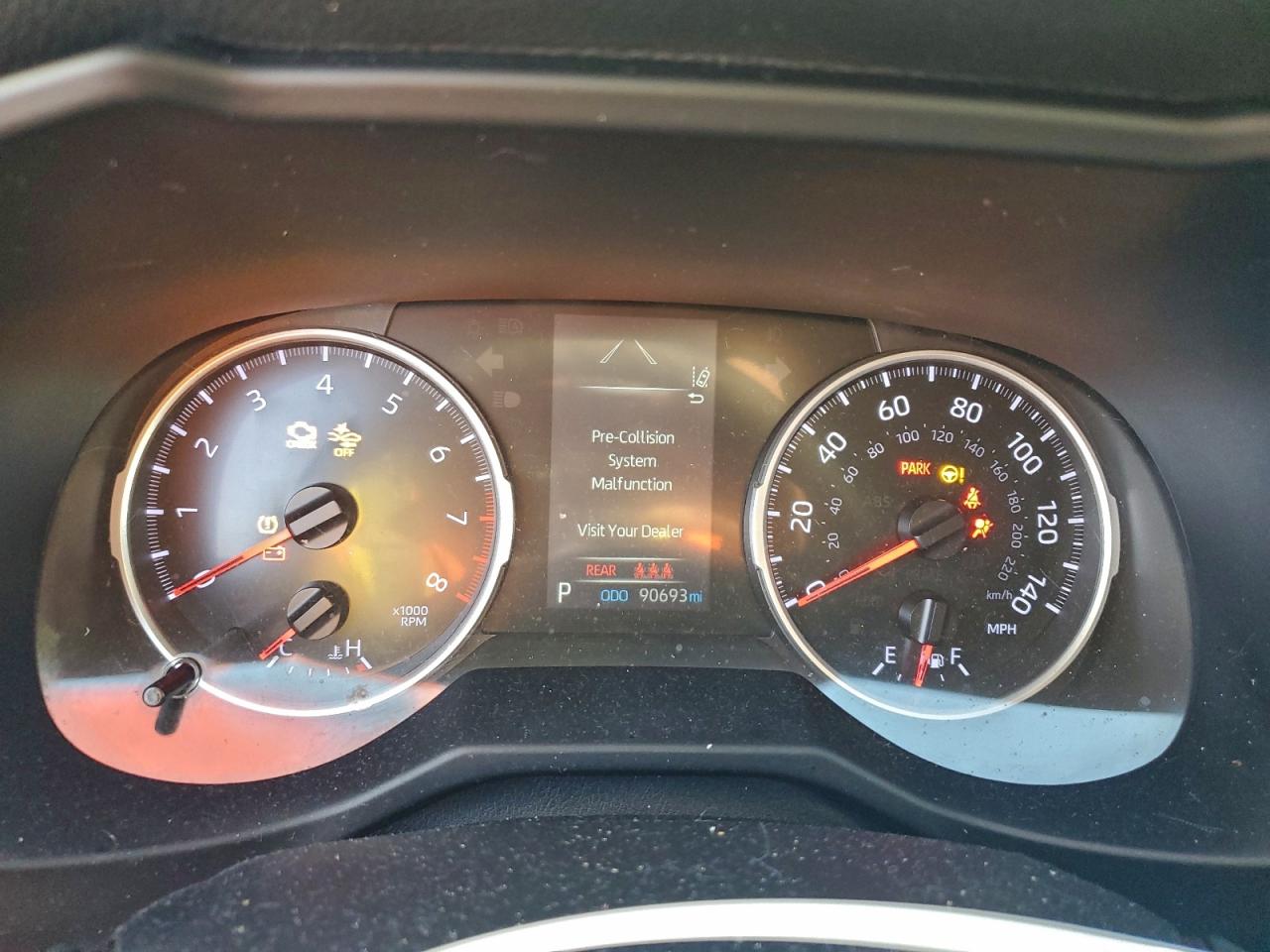 2021 TOYOTA RAV4 LE photo 9