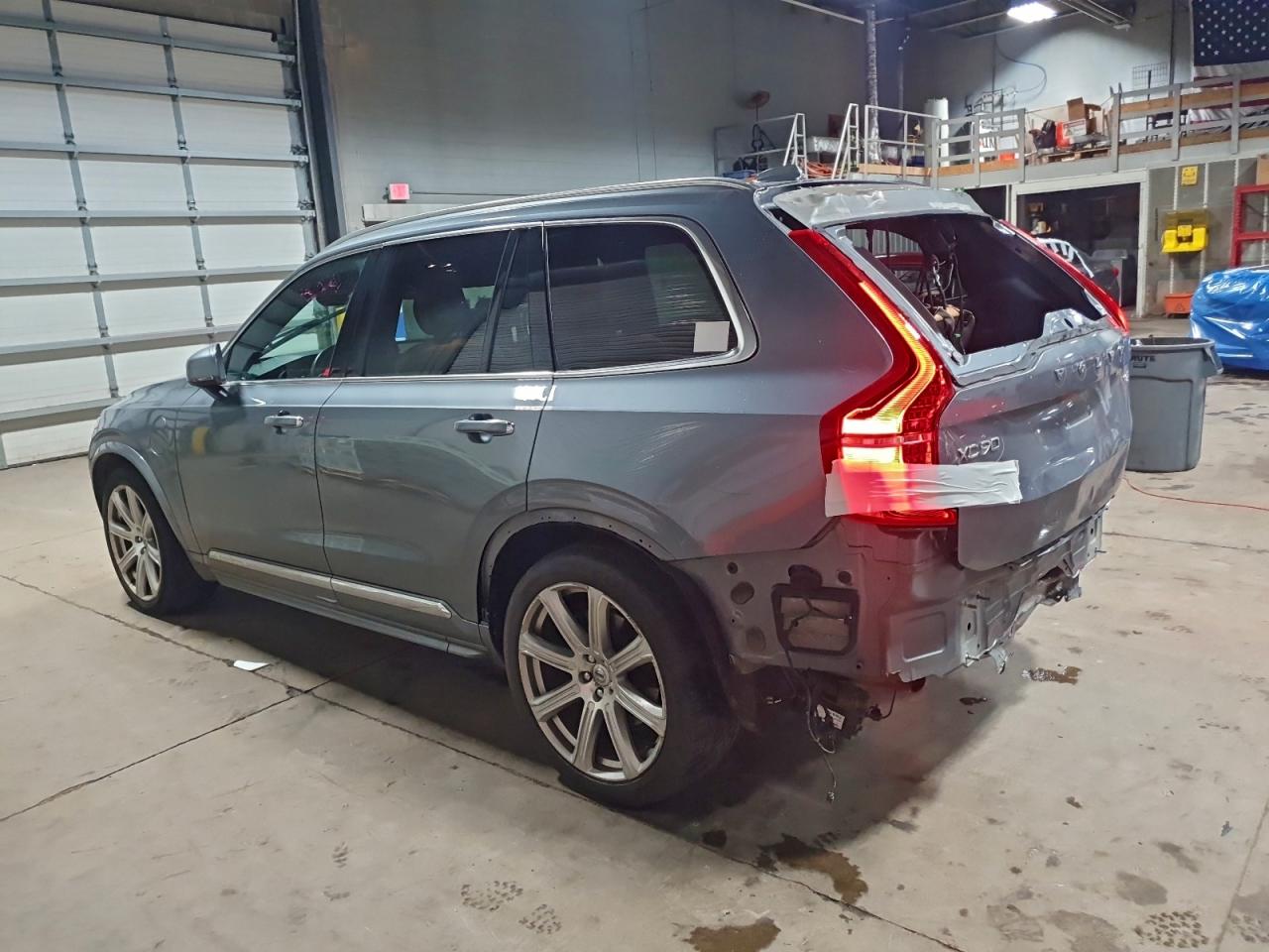 2017 VOLVO XC90 T8 photo 2