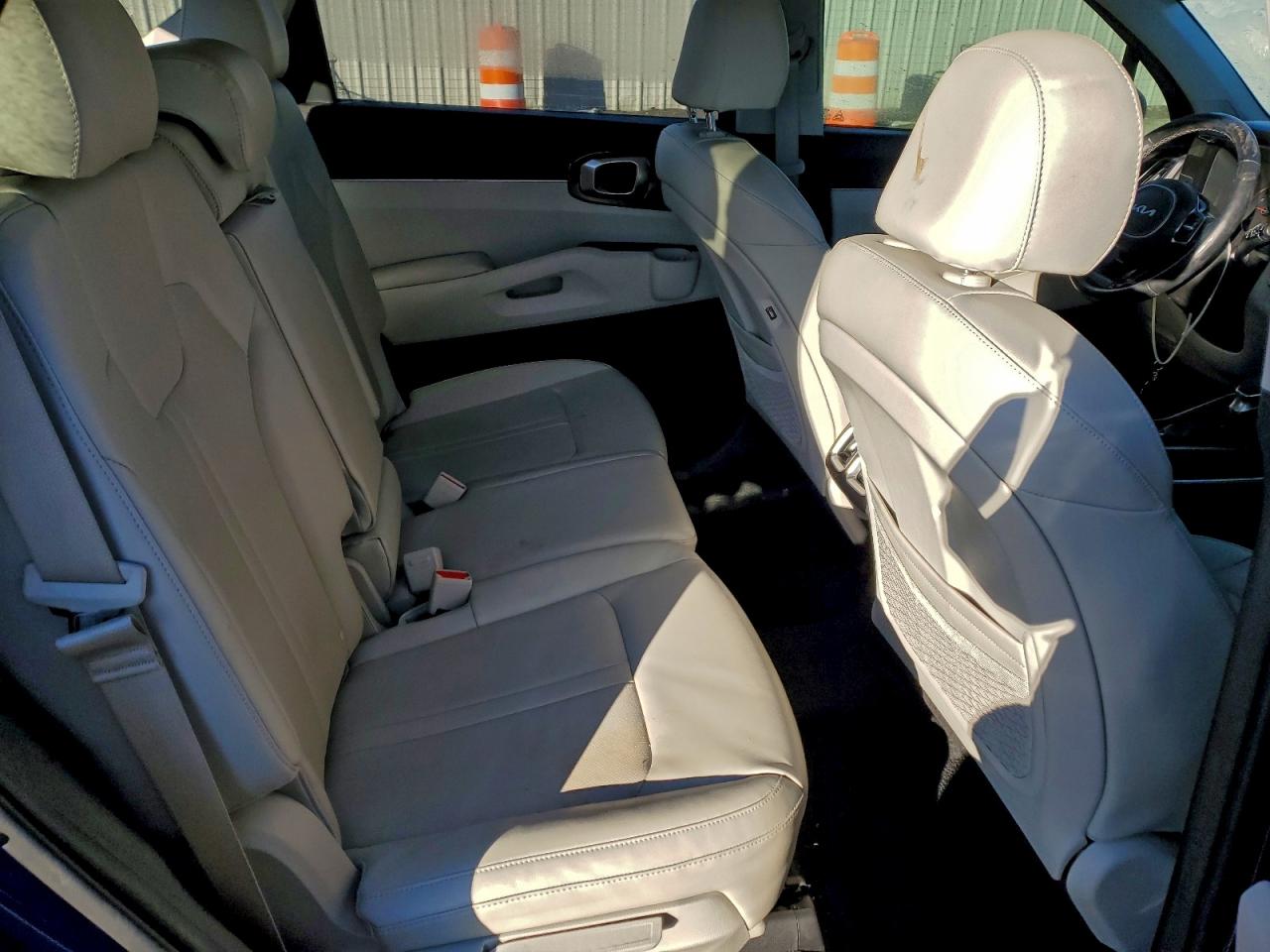 2022 KIA SORENTO S photo 11