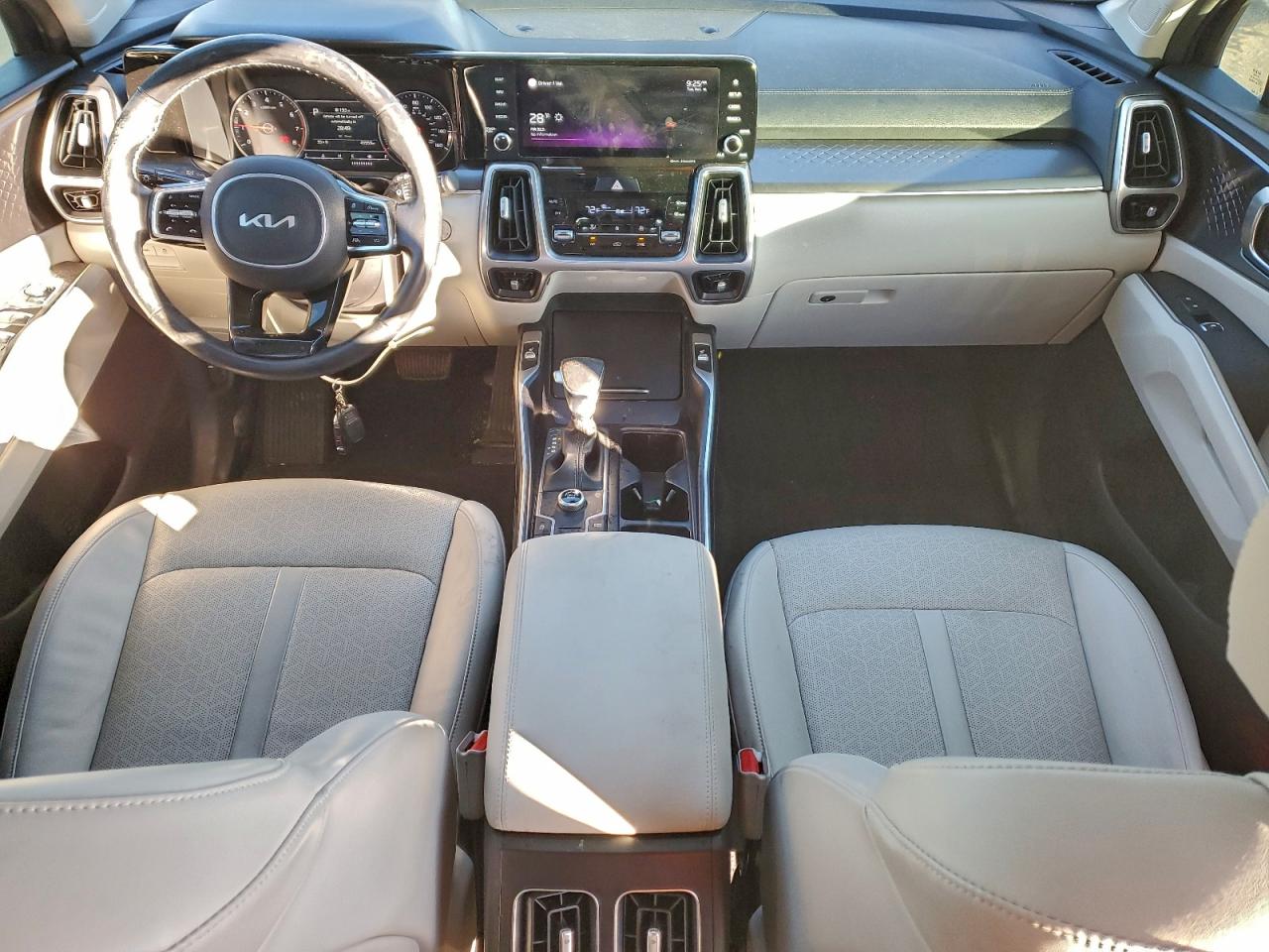 2022 KIA SORENTO S photo 8