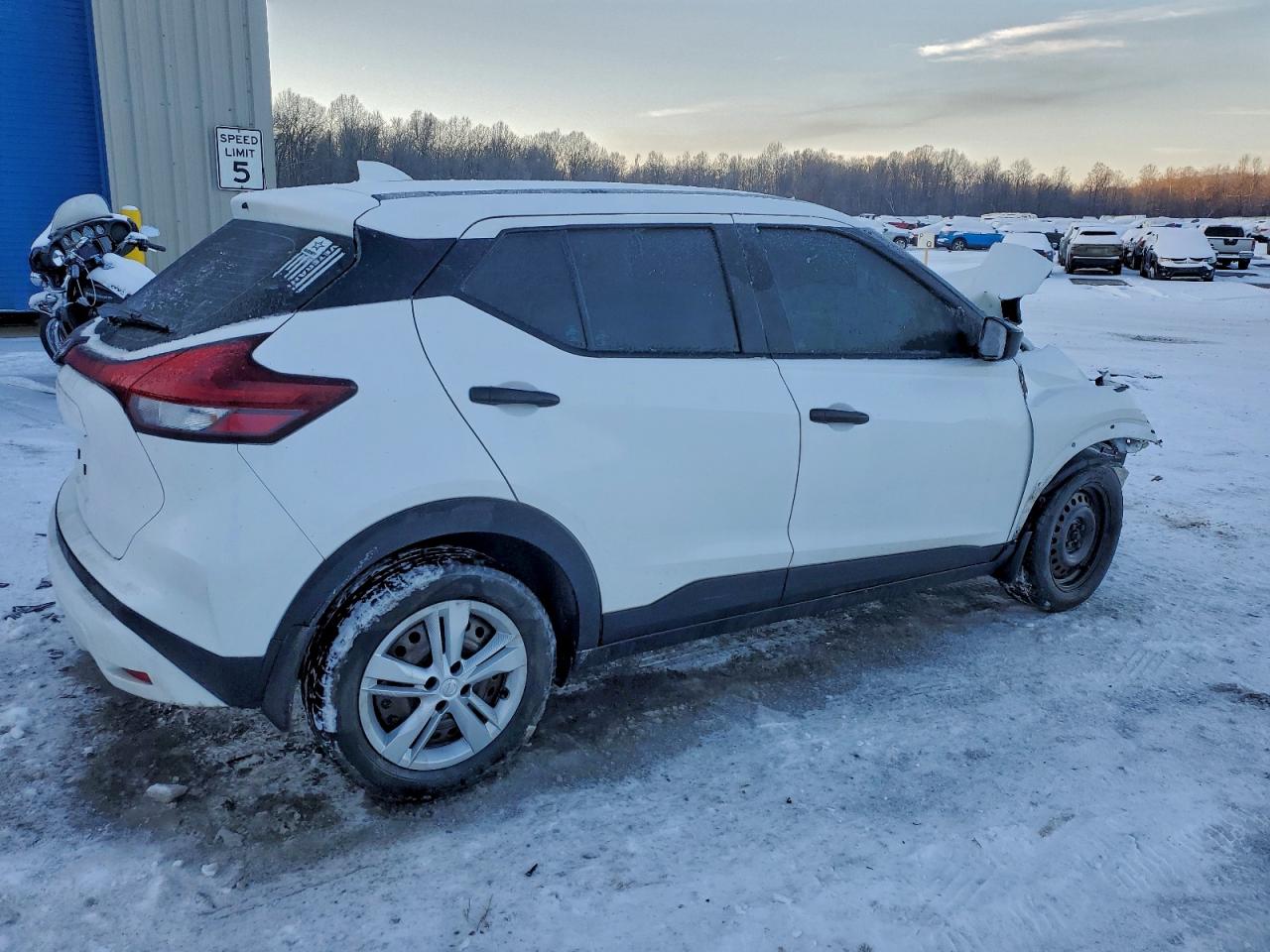2023 NISSAN KICKS S photo 7