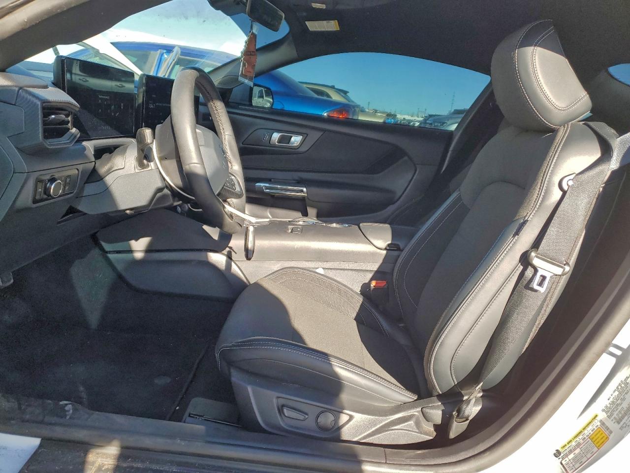 2025 FORD MUSTANG photo 13