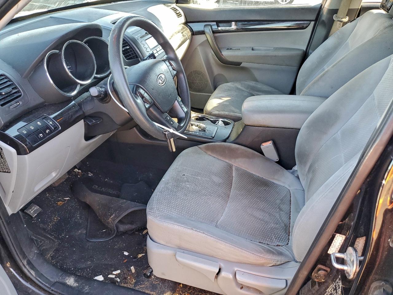 2011 KIA SORENTO BASE photo 13