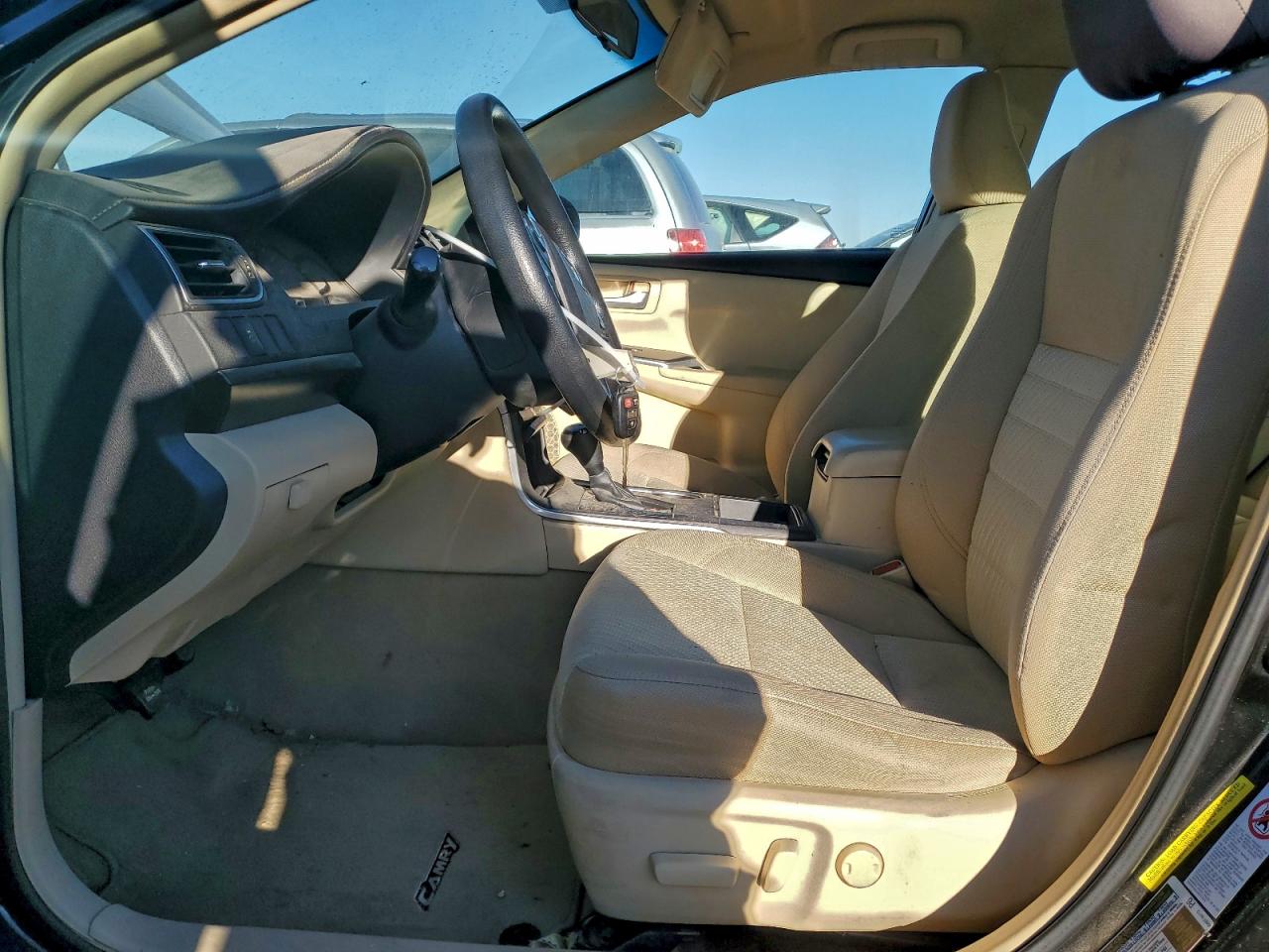 2015 TOYOTA CAMRY LE photo 13
