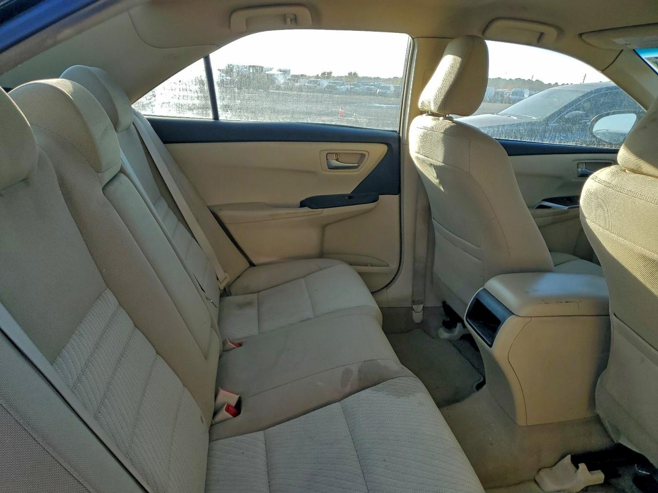 2015 TOYOTA CAMRY LE photo 19