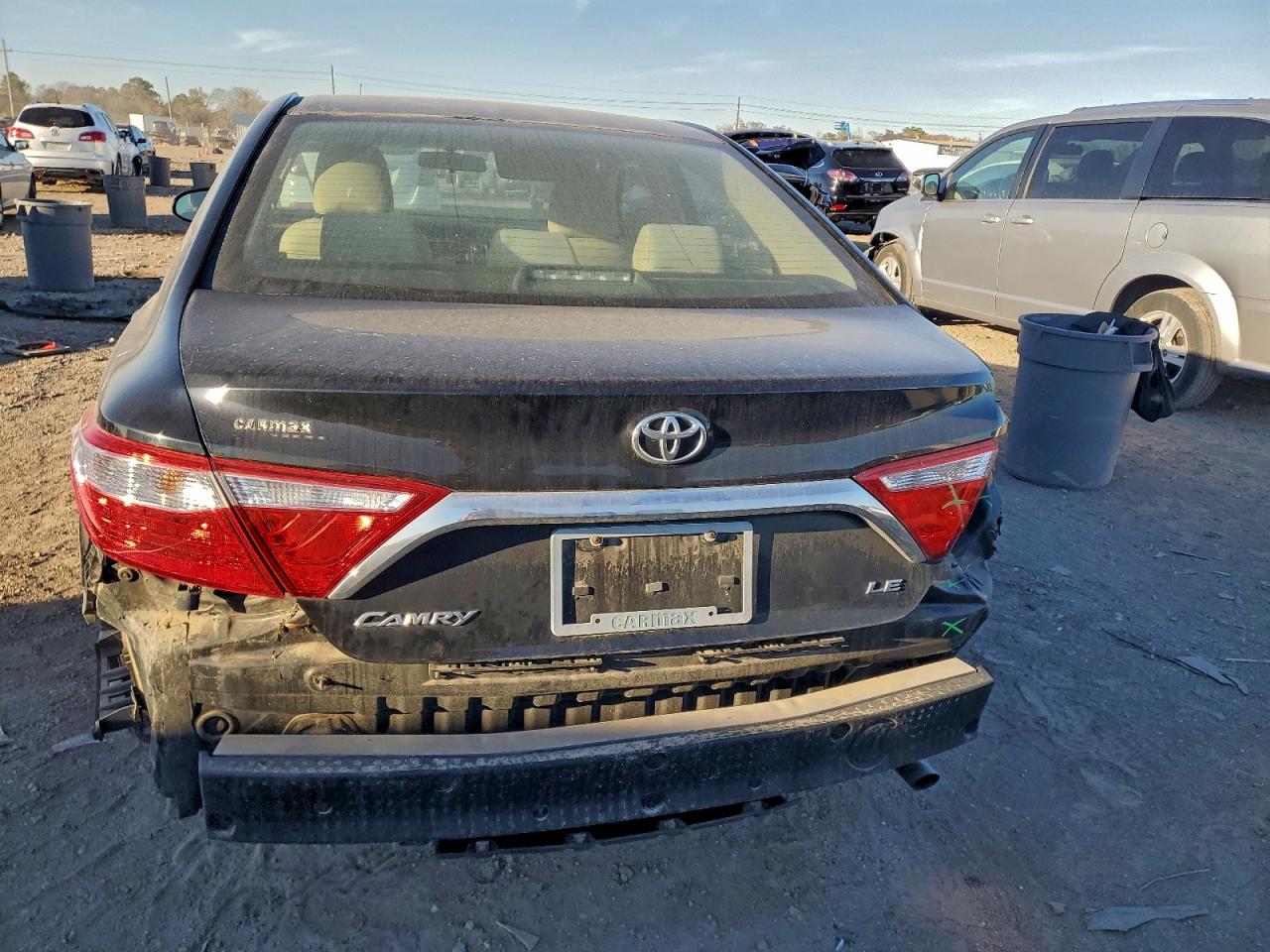 2015 TOYOTA CAMRY LE photo 11