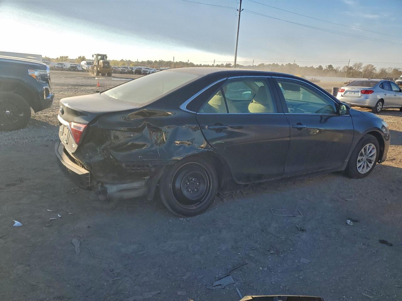 2015 TOYOTA CAMRY LE photo 5