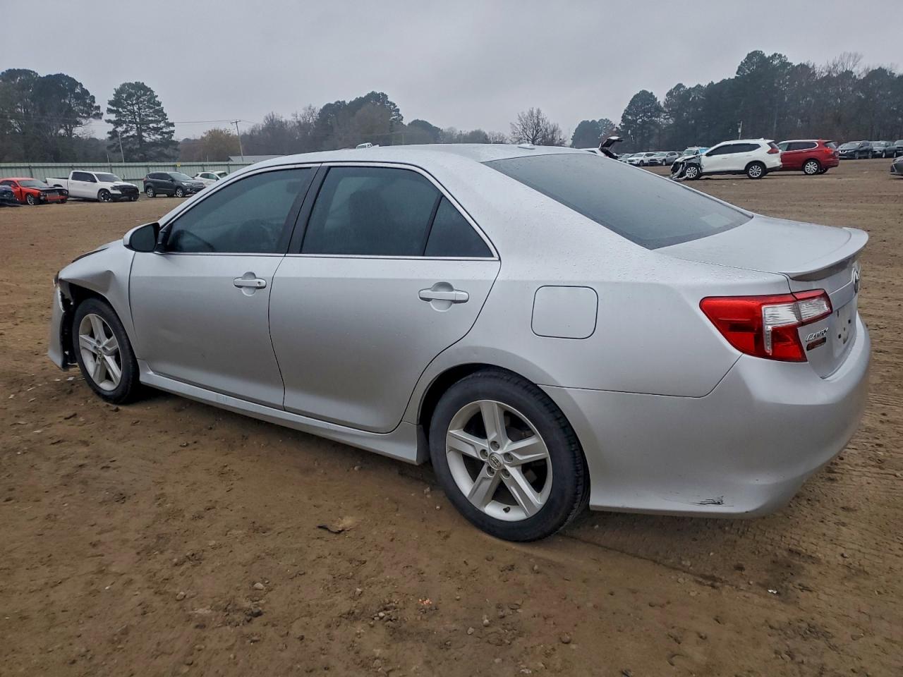 2014 TOYOTA CAMRY L photo 4