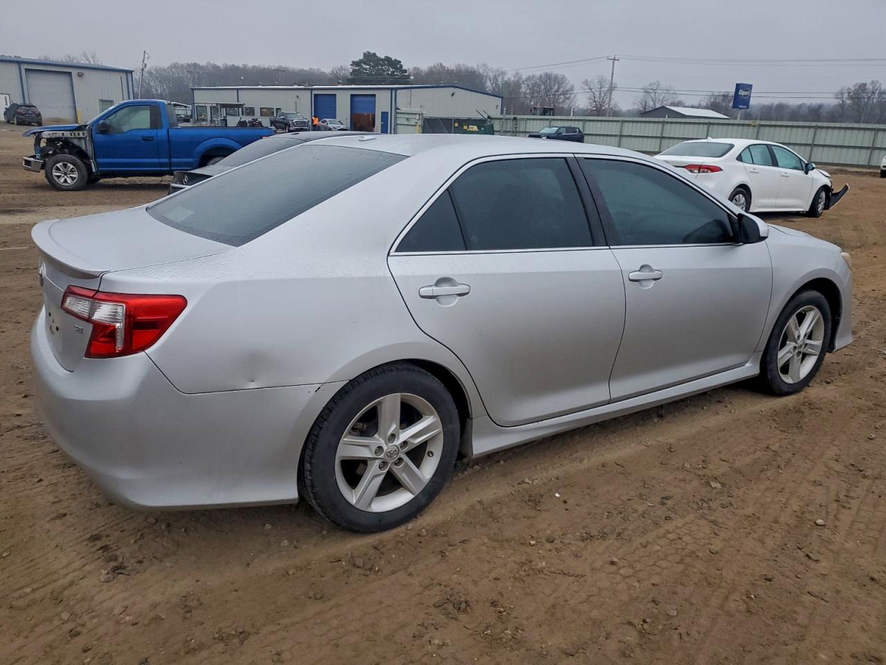 2014 TOYOTA CAMRY L photo 7