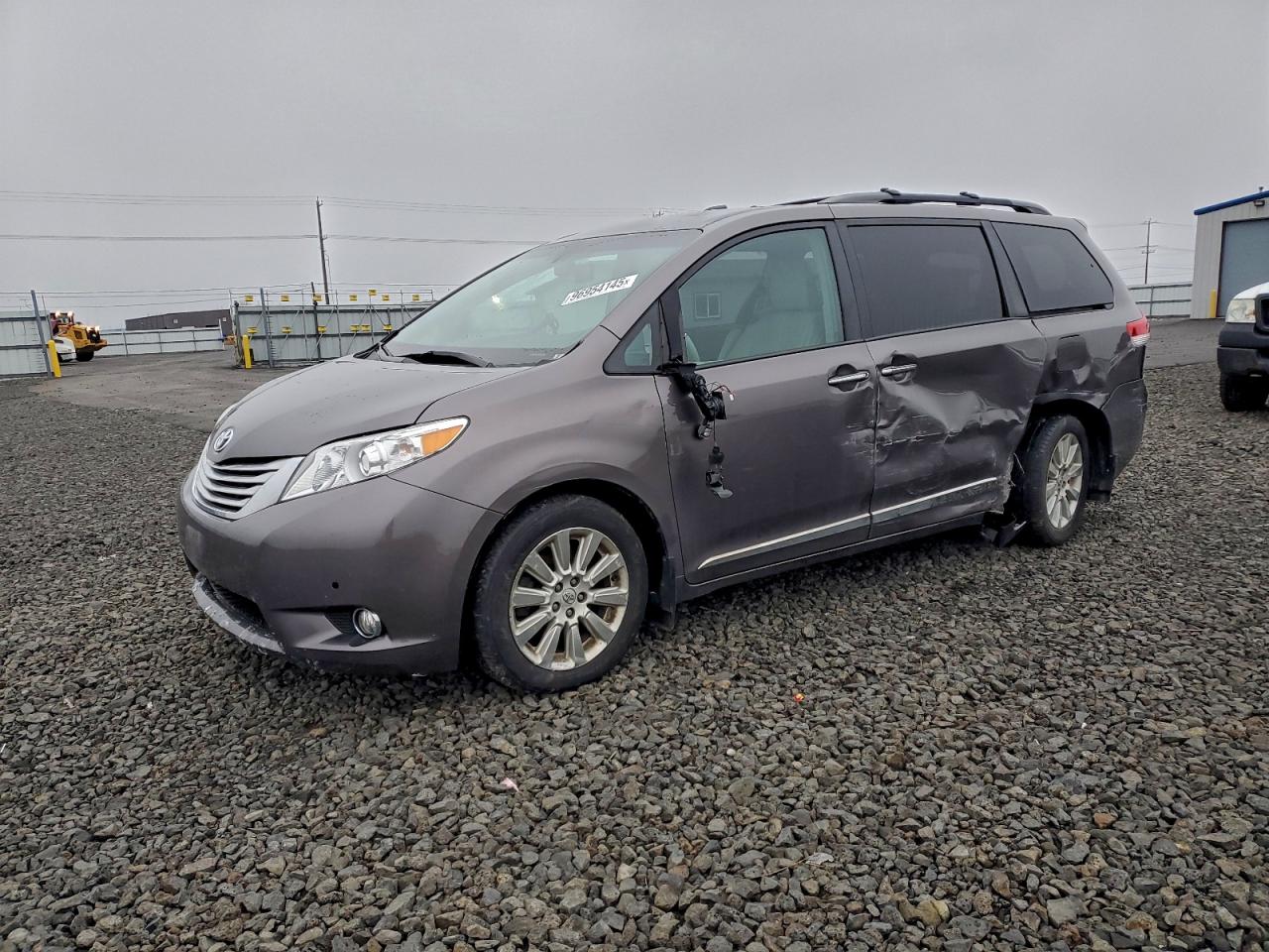 2013 TOYOTA SIENNA