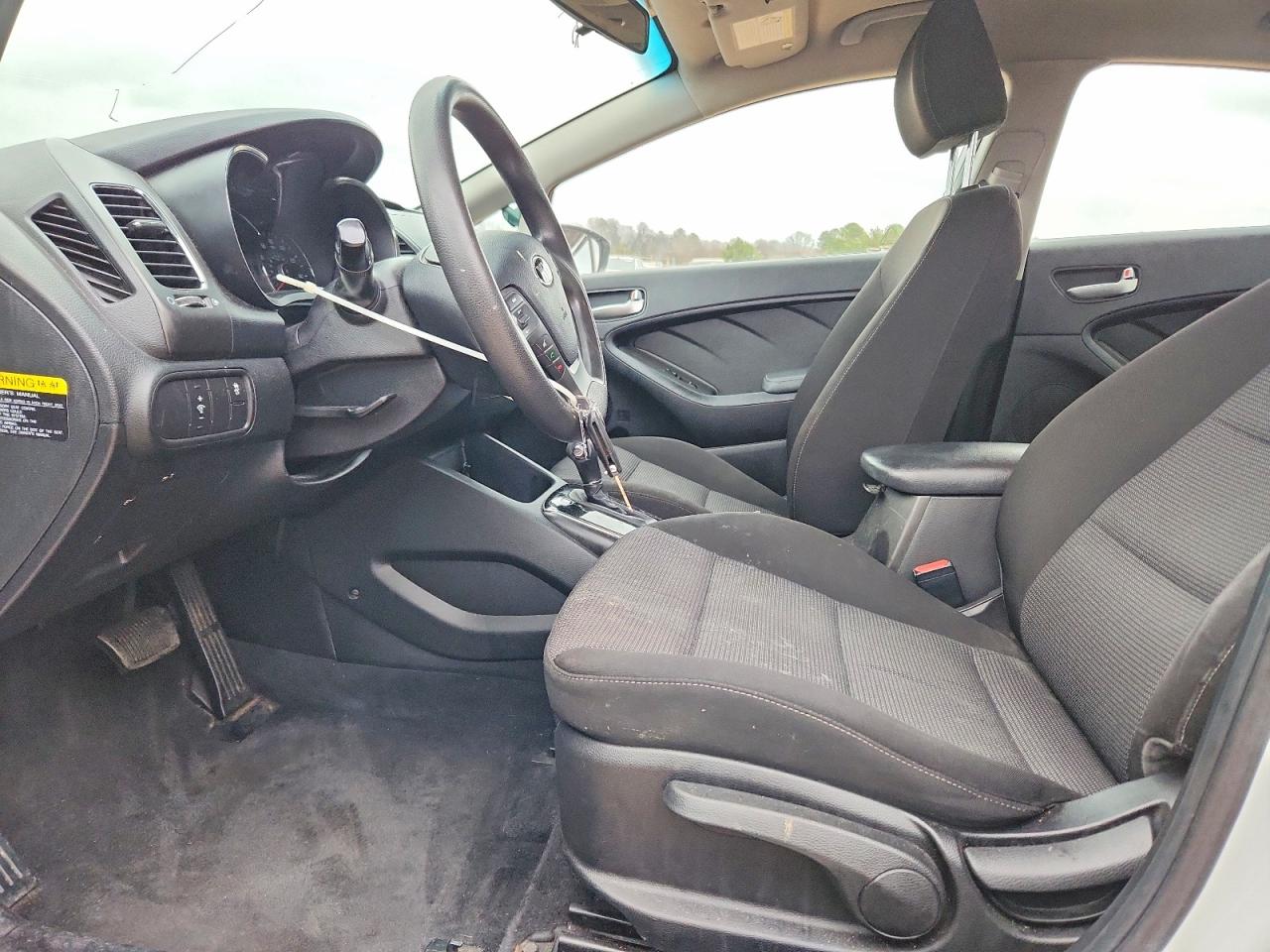 2017 KIA FORTE LX photo 13