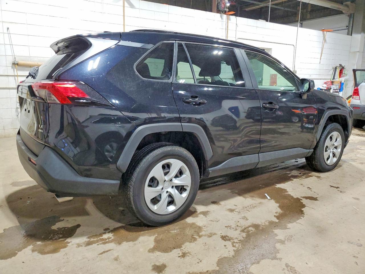2019 TOYOTA RAV4 LE photo 5