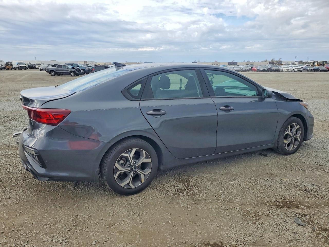 2021 KIA FORTE FE photo 3