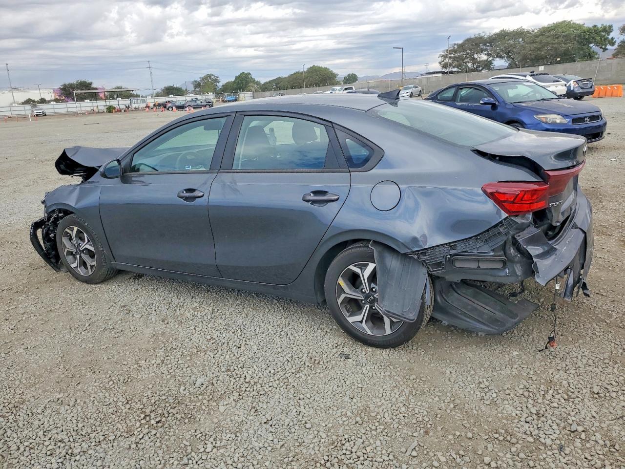 2021 KIA FORTE FE photo 2
