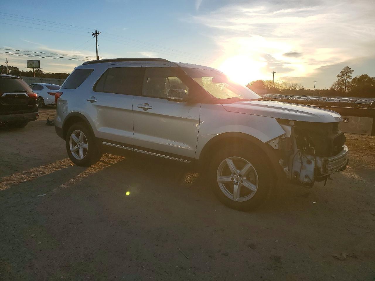 2016 FORD EXPLORER XLT photo 10