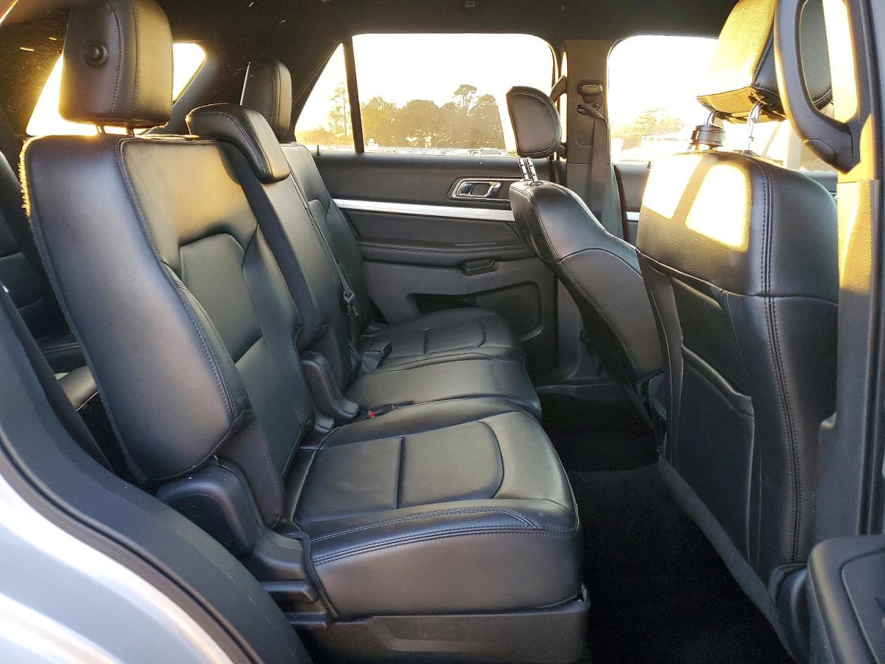 2016 FORD EXPLORER XLT photo 31