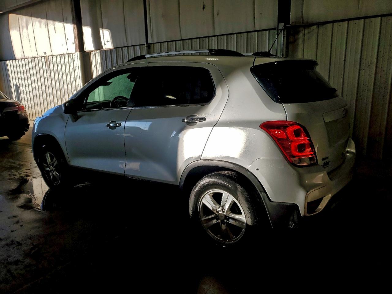 2018 CHEVROLET TRAX 1LT photo 2