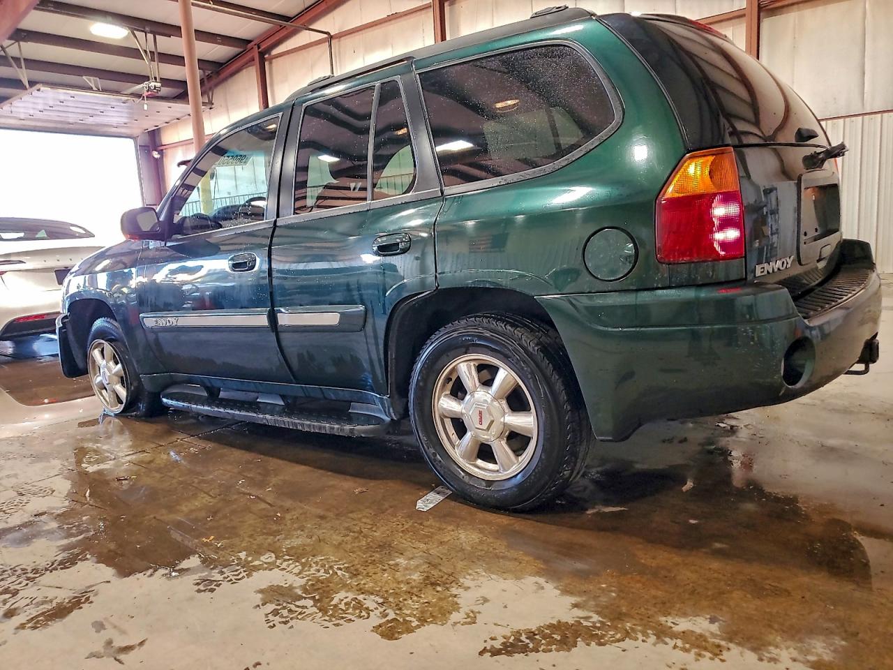 2004 GMC ENVOY photo 2