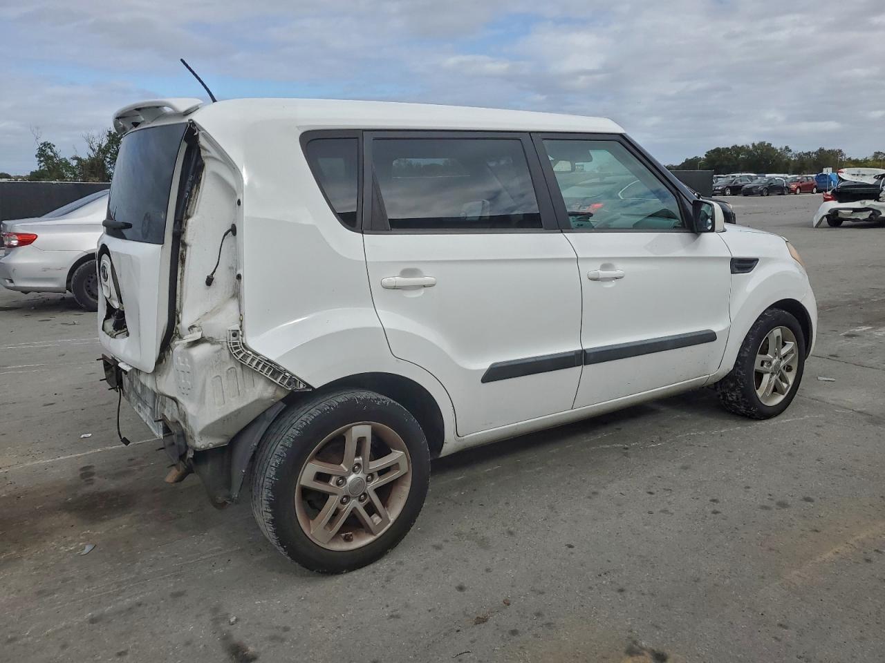 2011 KIA SOUL + photo 7