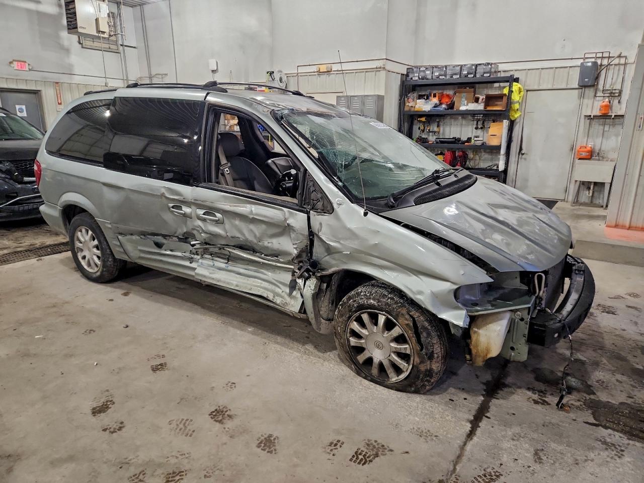 2003 CHRYSLER TOWN & COUNTRY LXI photo 4