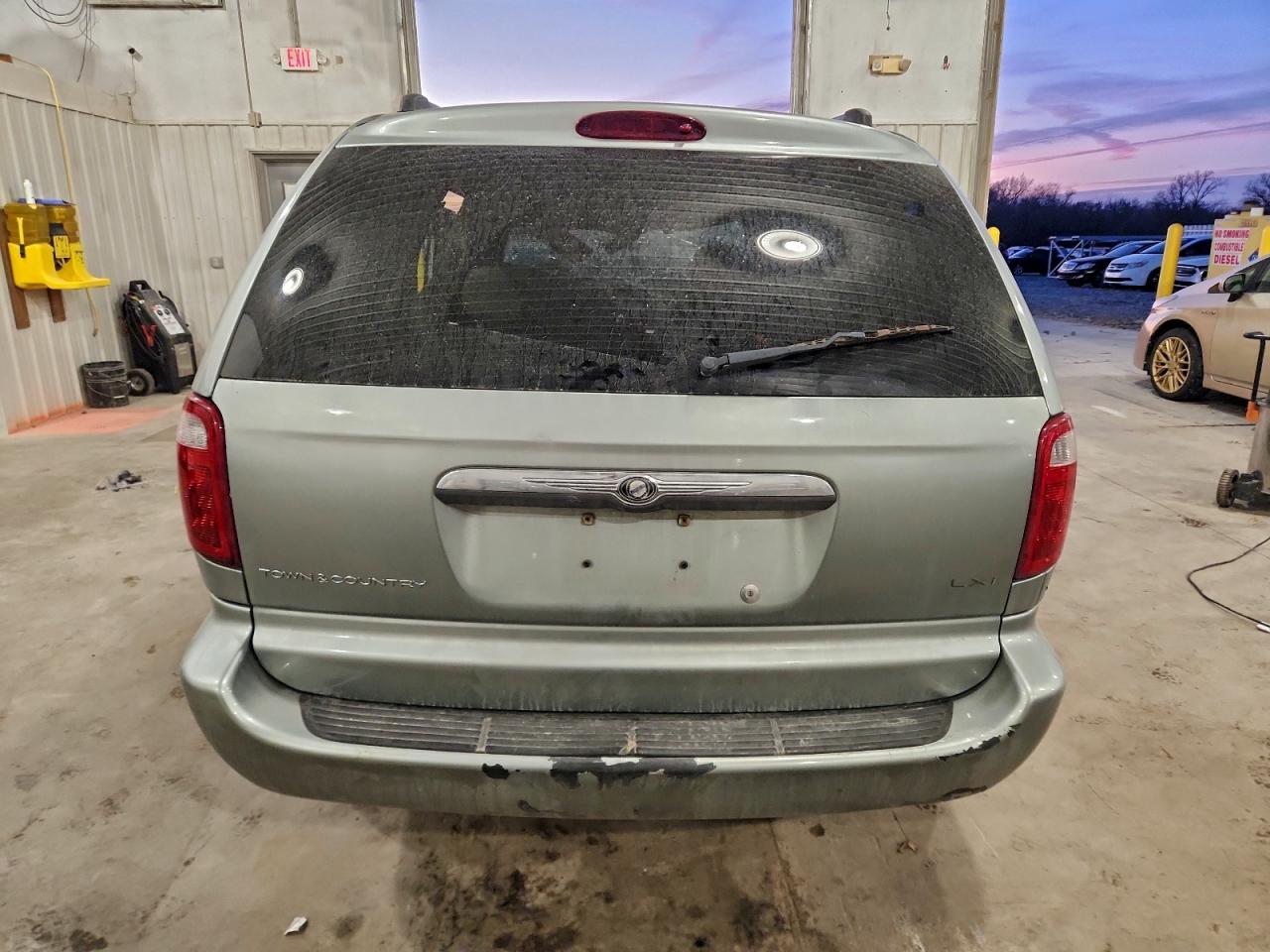 2003 CHRYSLER TOWN & COUNTRY LXI photo 6