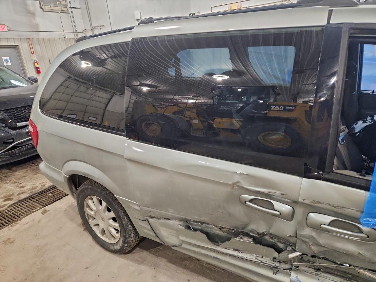 2003 CHRYSLER TOWN & COUNTRY LXI photo 11