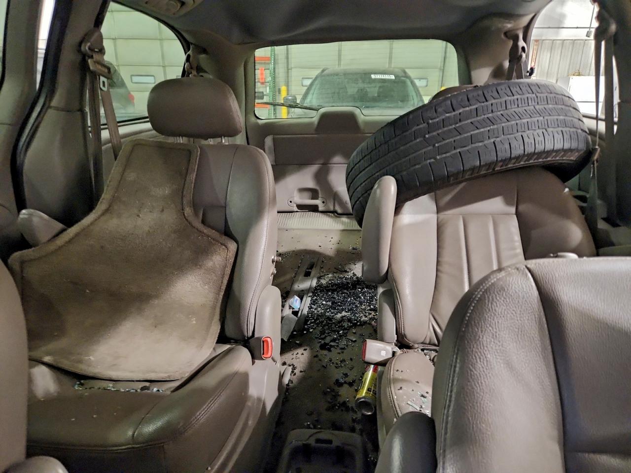 2003 CHRYSLER TOWN & COUNTRY LXI photo 10