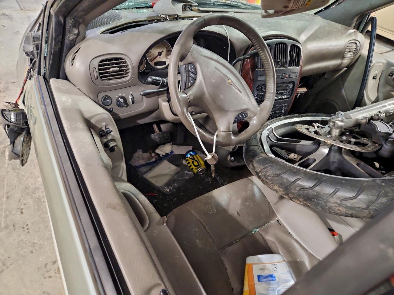 2003 CHRYSLER TOWN & COUNTRY LXI photo 8