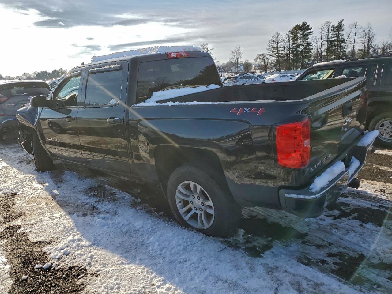 2018 CHEVROLET SILVERADO K1500 LT photo 3
