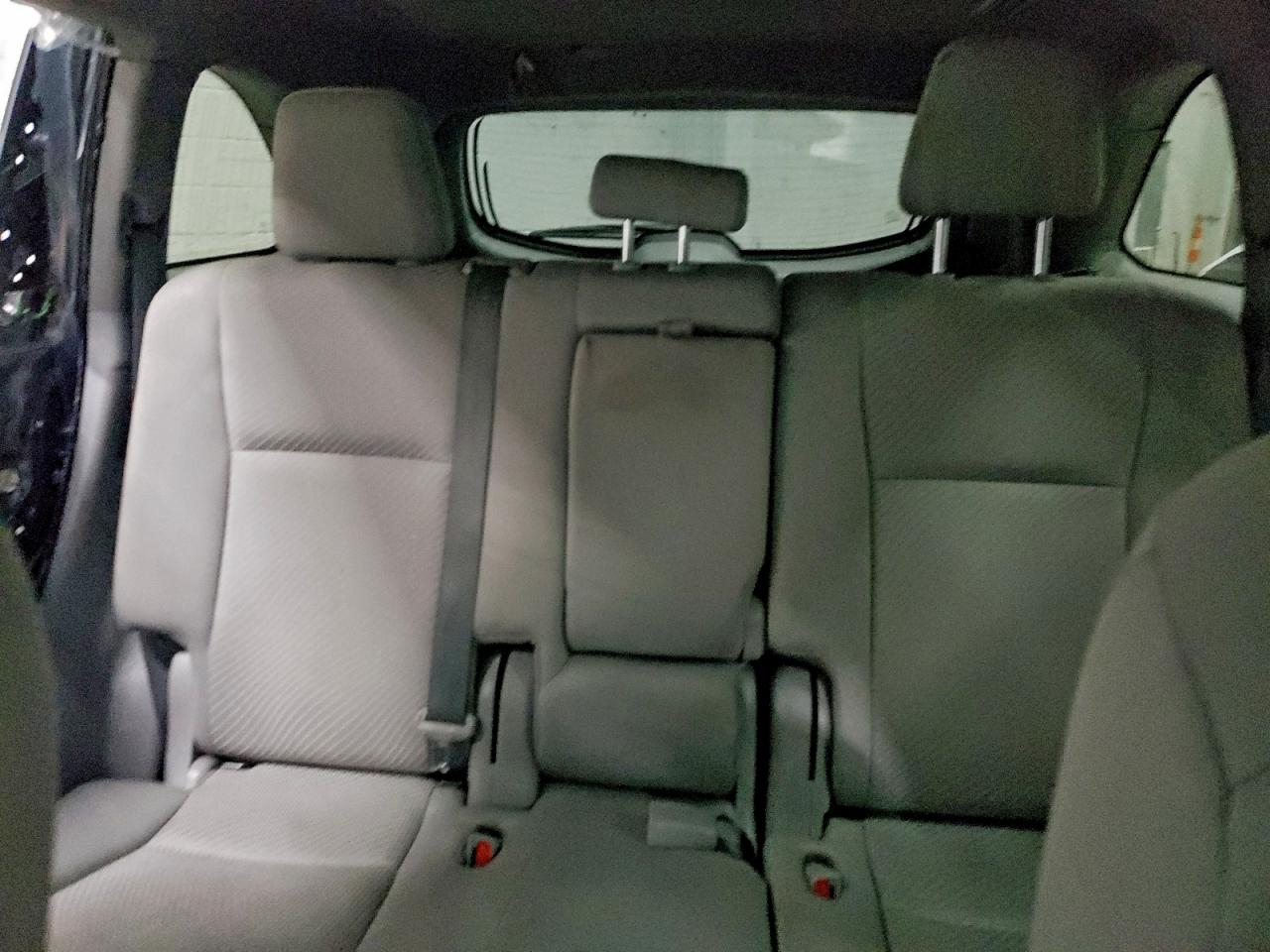 2017 TOYOTA HIGHLANDER LE photo 19