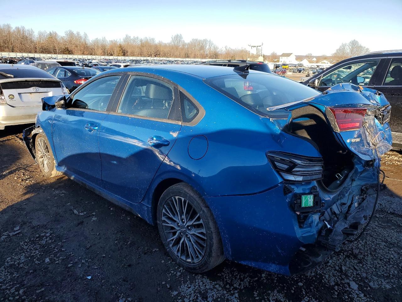 2023 KIA FORTE GT LINE photo 2
