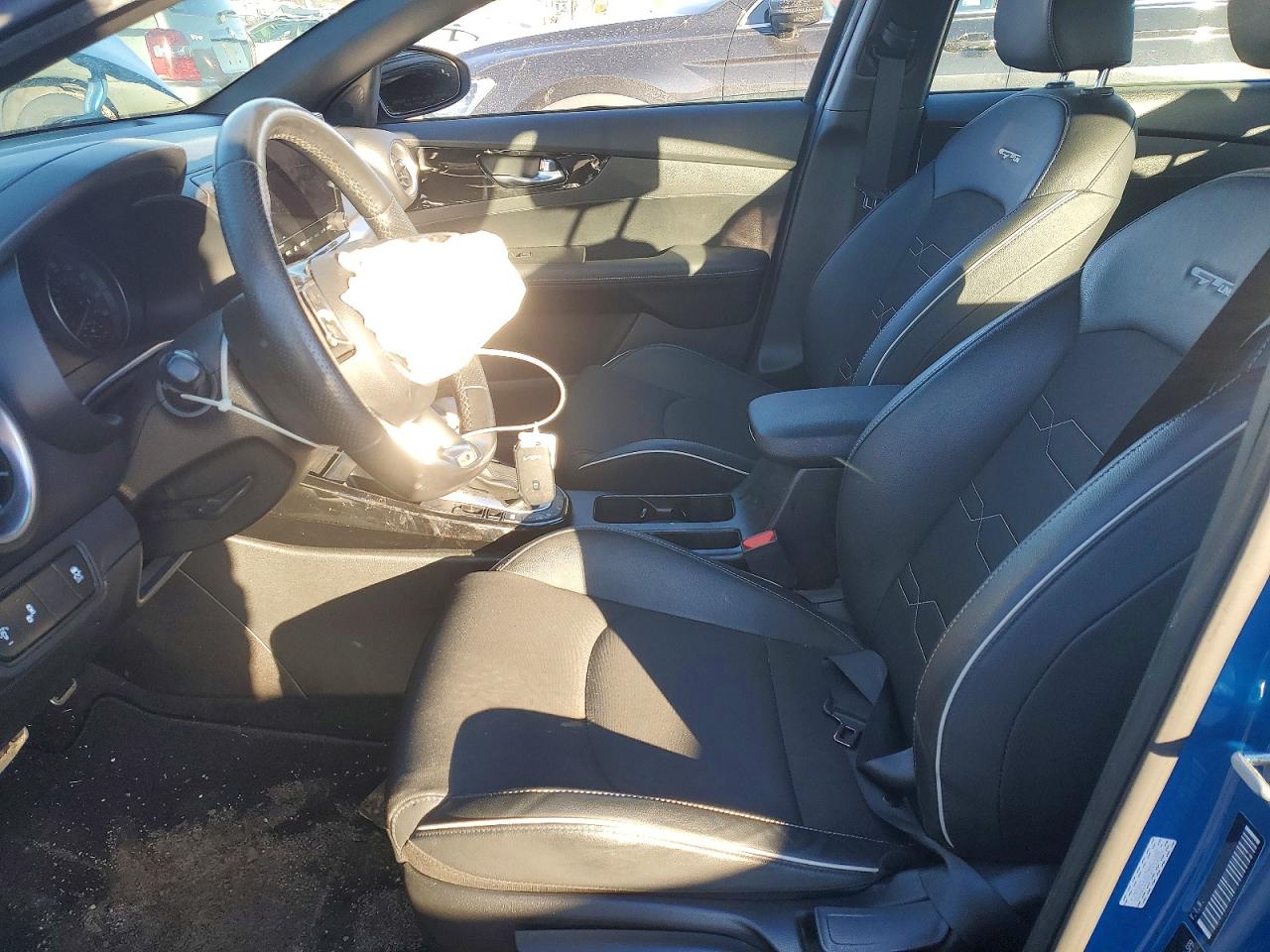 2023 KIA FORTE GT LINE photo 7