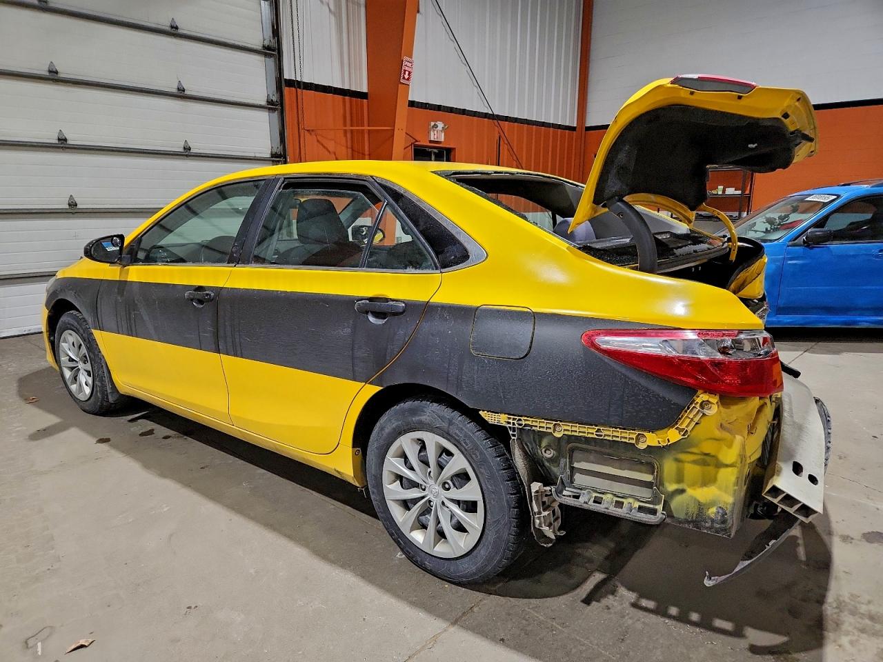2017 TOYOTA CAMRY LE photo 4