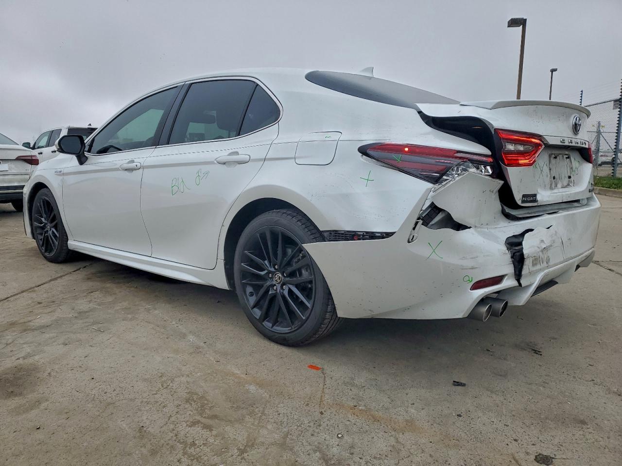 2021 TOYOTA CAMRY XSE photo 2