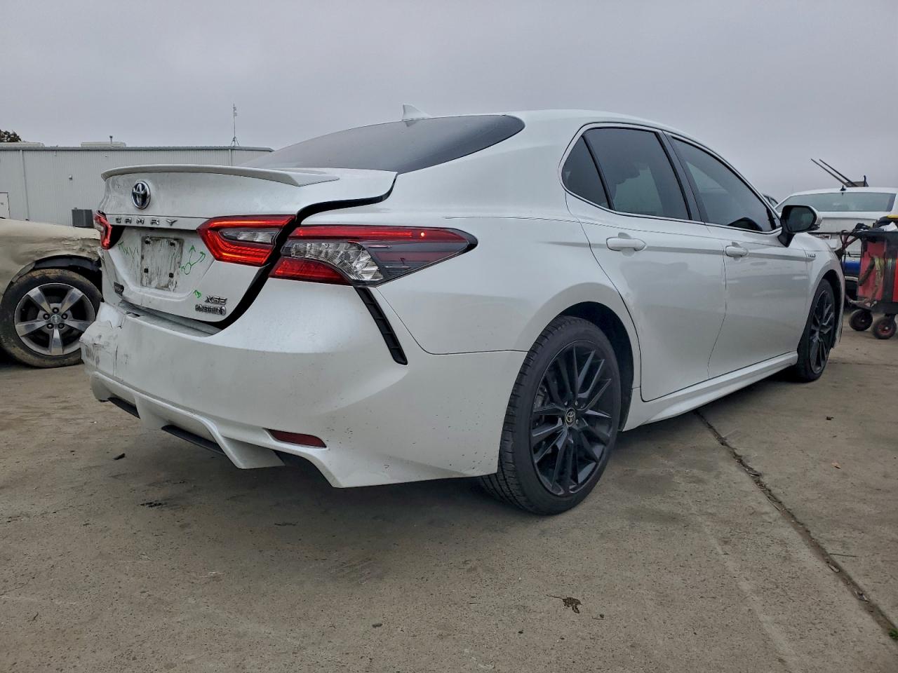 2021 TOYOTA CAMRY XSE photo 3
