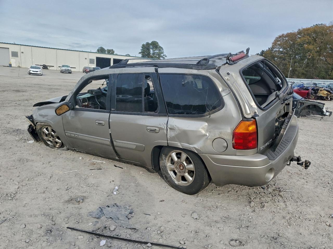 2002 GMC ENVOY photo 3