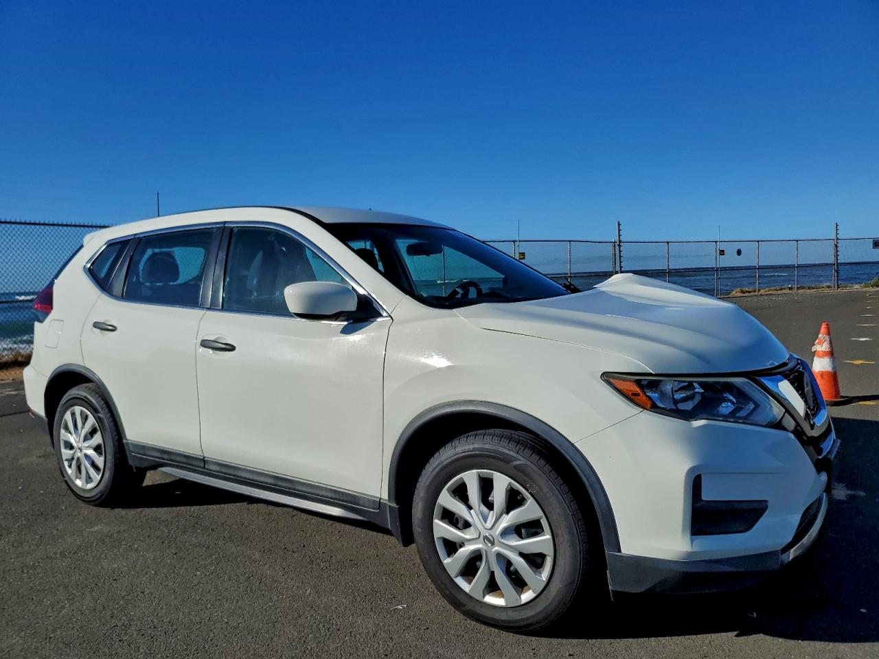 2018 NISSAN ROGUE S photo 10