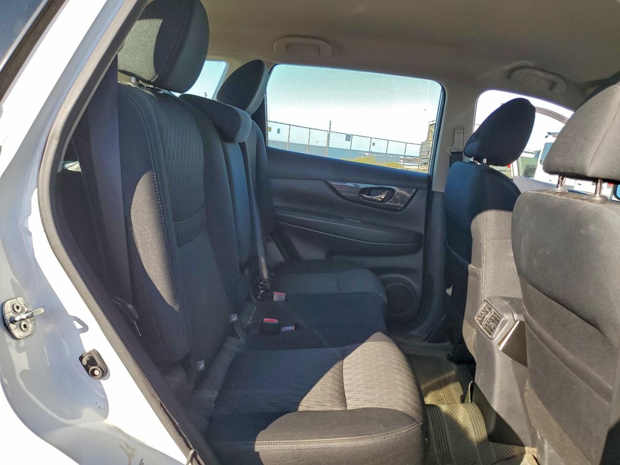 2018 NISSAN ROGUE S photo 31